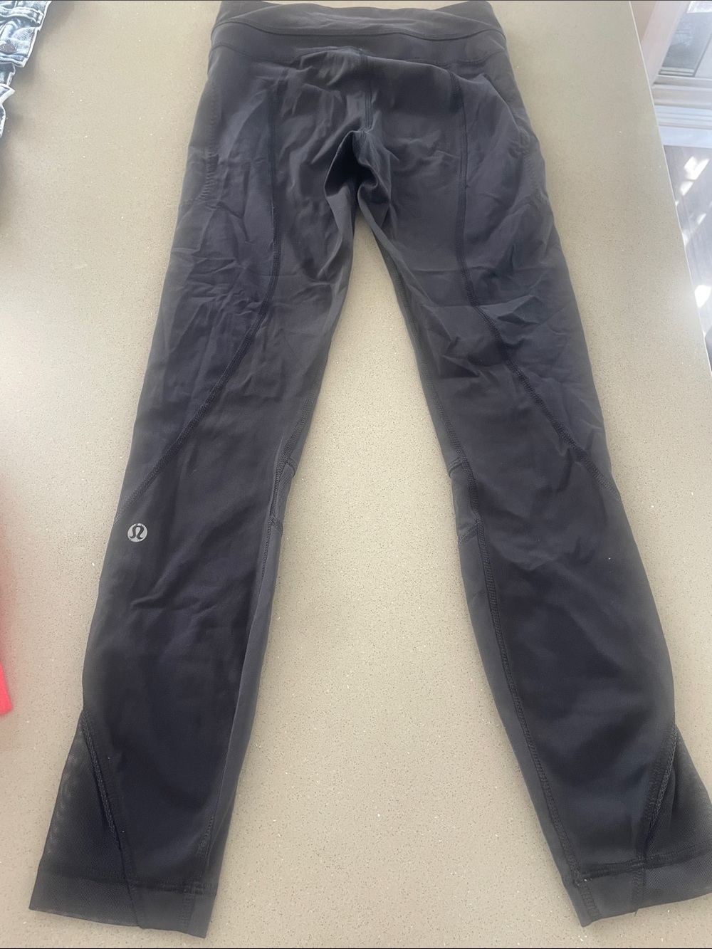 lululemon athletica Black Women's Performance Leggings with Zip Pockets - Picture 2 of 4